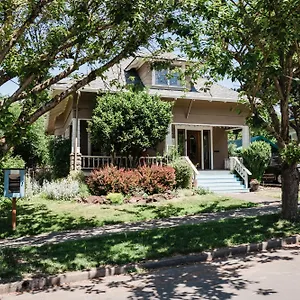 Southeast Comfy & Eclectic Craftsman Holiday home Portland